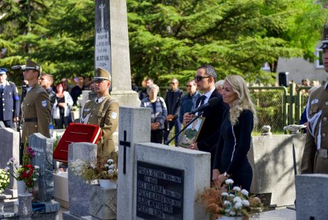 Szeged Katonai temetésen búcsúztatás sírnál